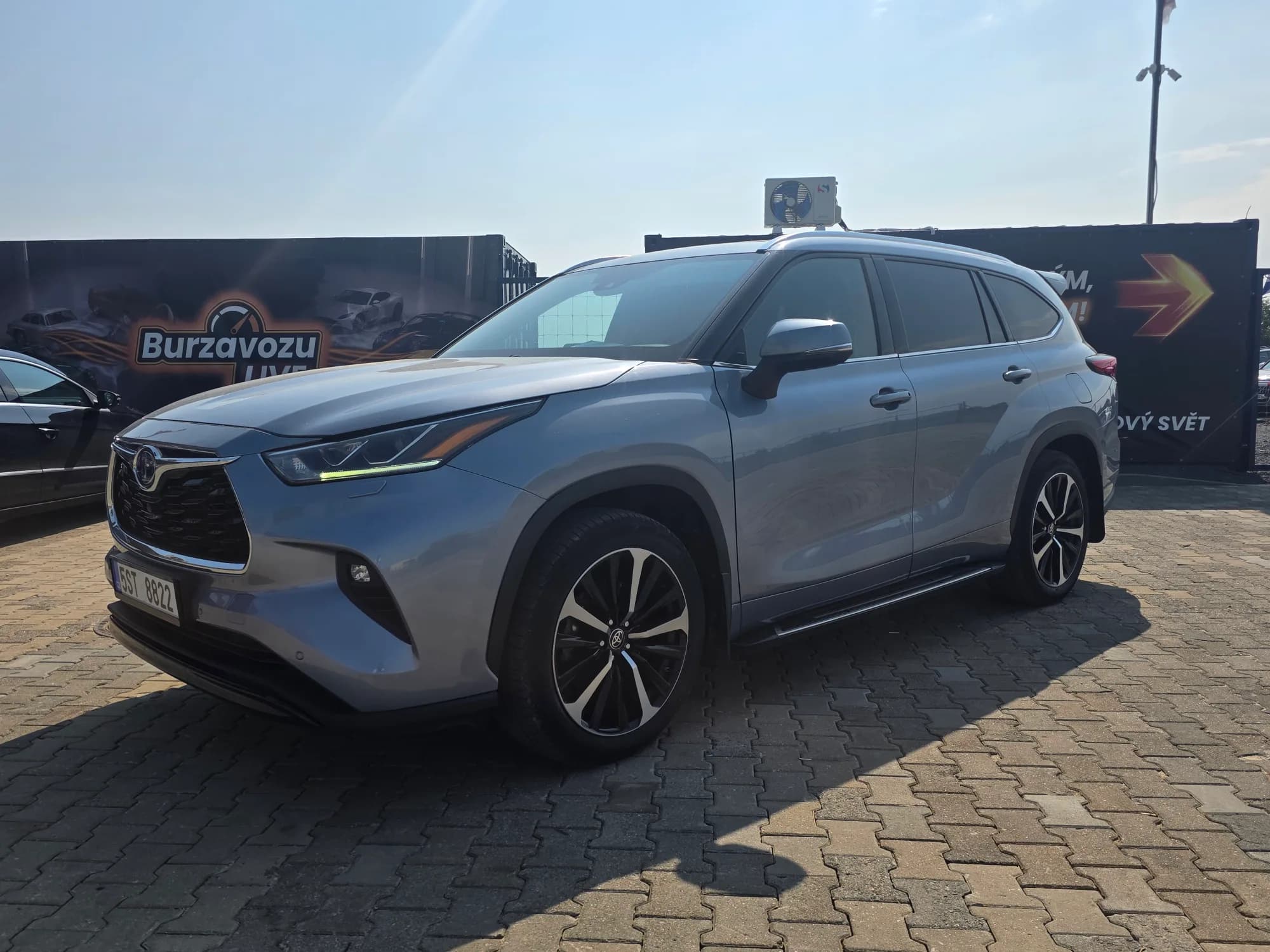 TOYOTA HIGHLANDER